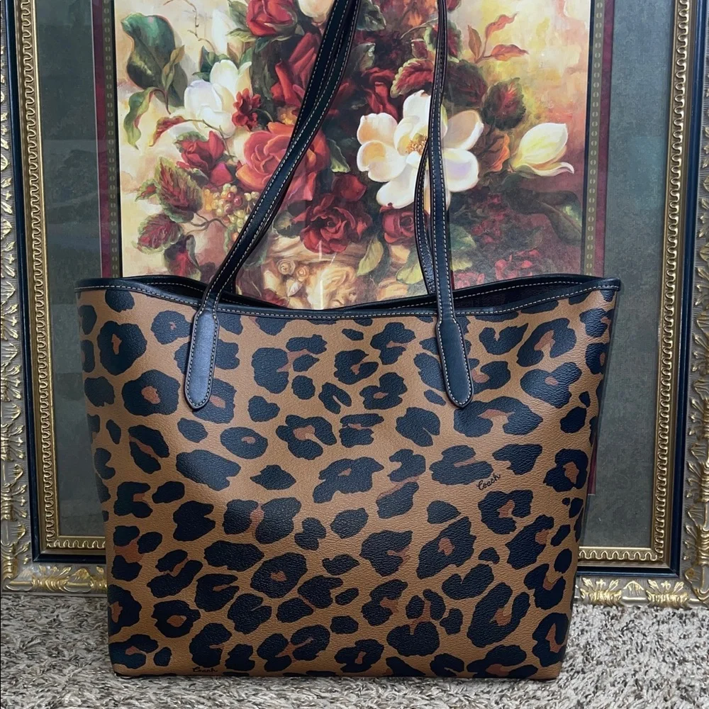 Reversible Coach City Tote Leopard Print and Signature Canvas Interior - Picture 3 of 6